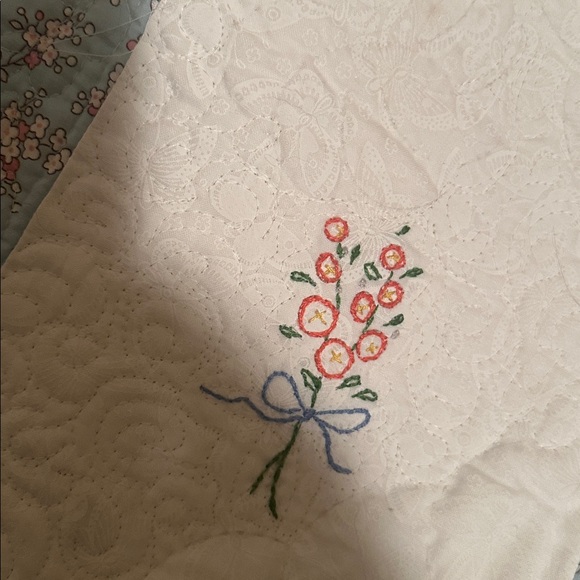 Beautiful all handmade large lap quilt. - Picture 9 of 10